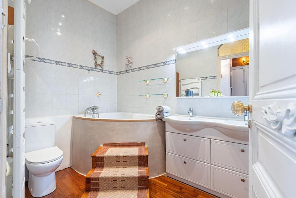 Risso - Comfortable 3 Bedrooms With Balcony Nice Bagian luar foto