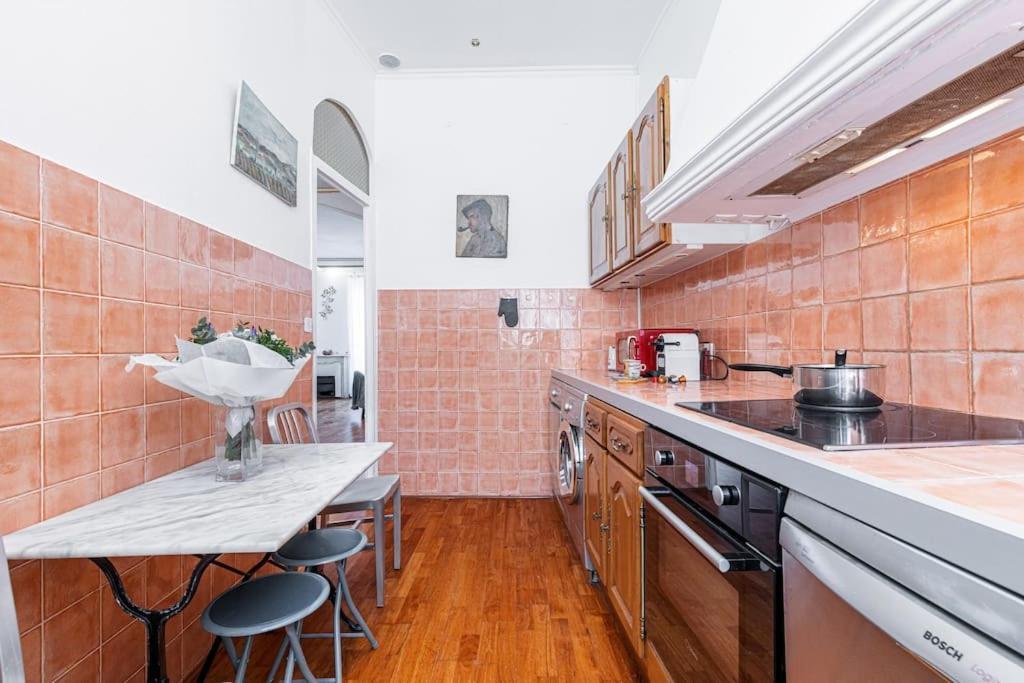 Risso - Comfortable 3 Bedrooms With Balcony Nice Bagian luar foto